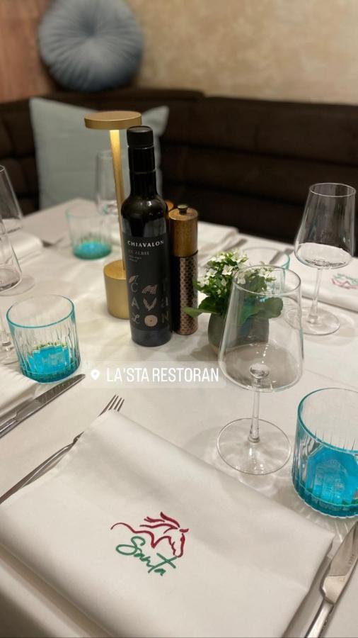 Santa Villa & Restaurant Sremska Mitrovica Extérieur photo