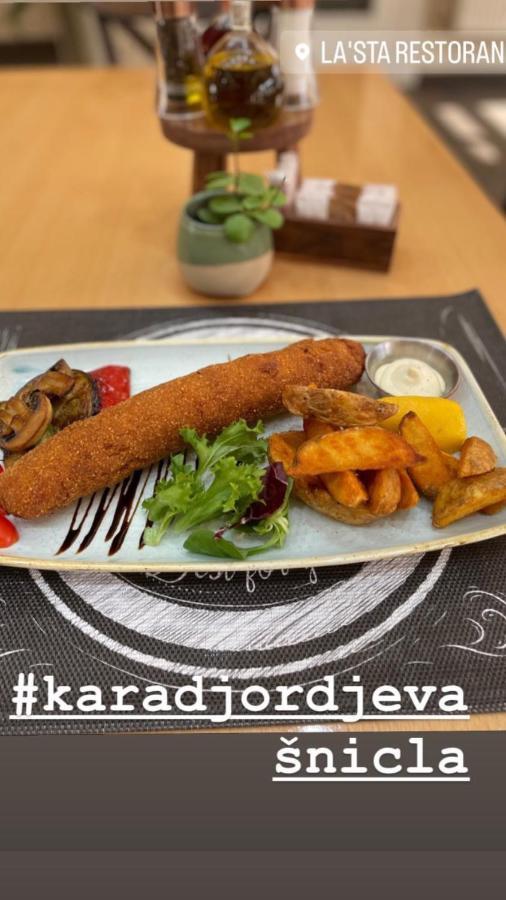 Santa Villa & Restaurant Sremska Mitrovica Extérieur photo